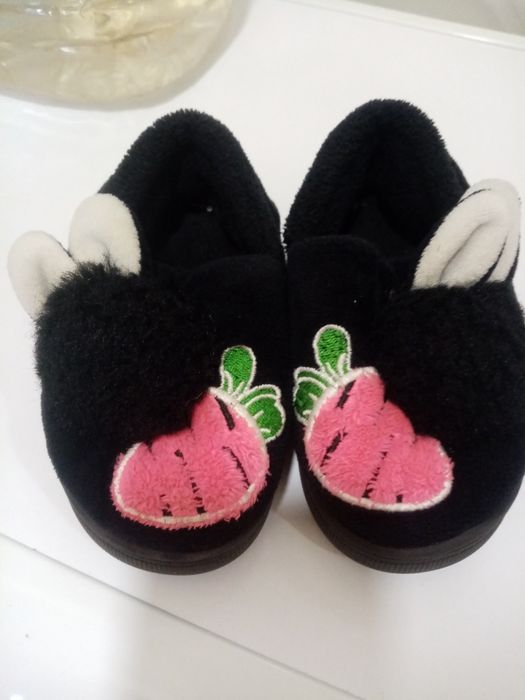 Тапочки дитячі...