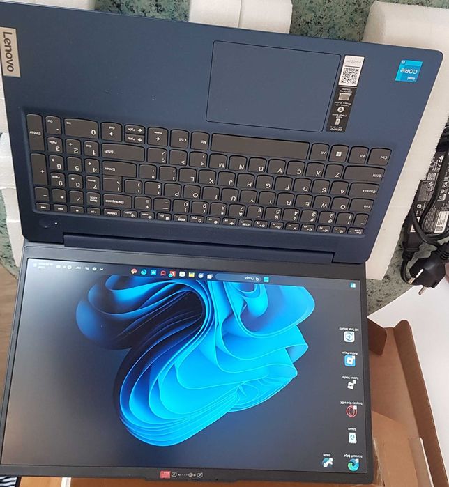 Laptop Lenovo IdeaPad Slim 3 15,6" Intel Core i5 16 GB / 512 GB