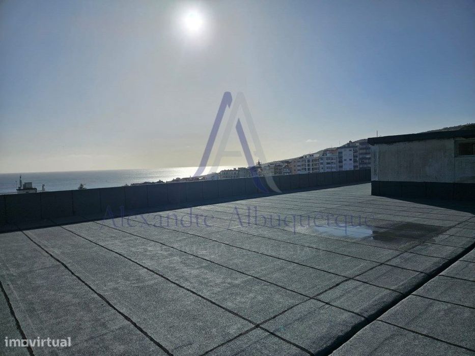 Apartamento T1 com Vista Mar e Terraço na Vila de Sesimbra!