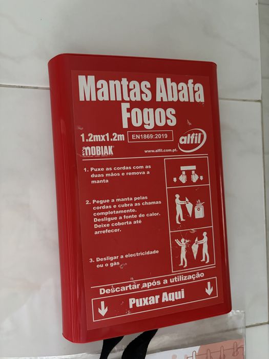 Kit Incendio (Manta, Extintores Dióxido de Carbono 2kg e Pó Químico 6kg)