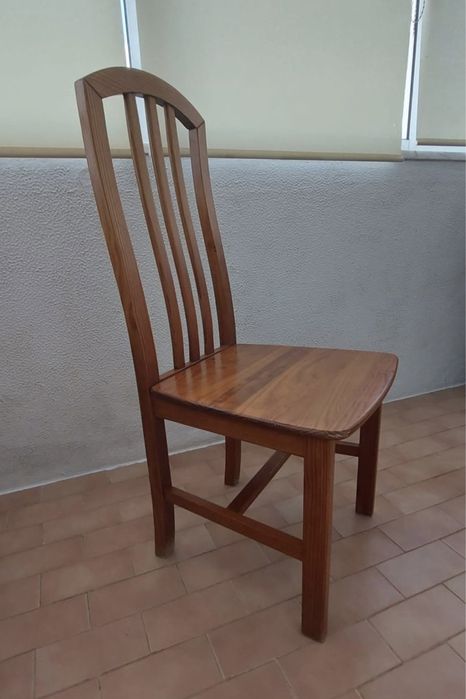 Mesa e cadeiras Cerne