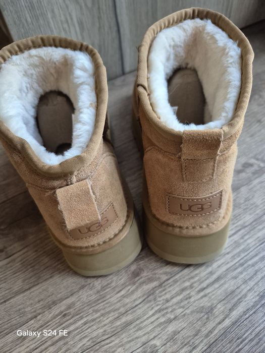 Buty  UGG  Nowe .