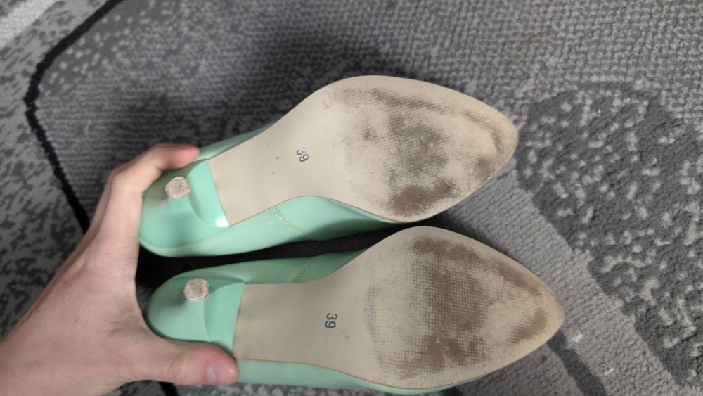 Buty na obcasie w kolorze miętowym