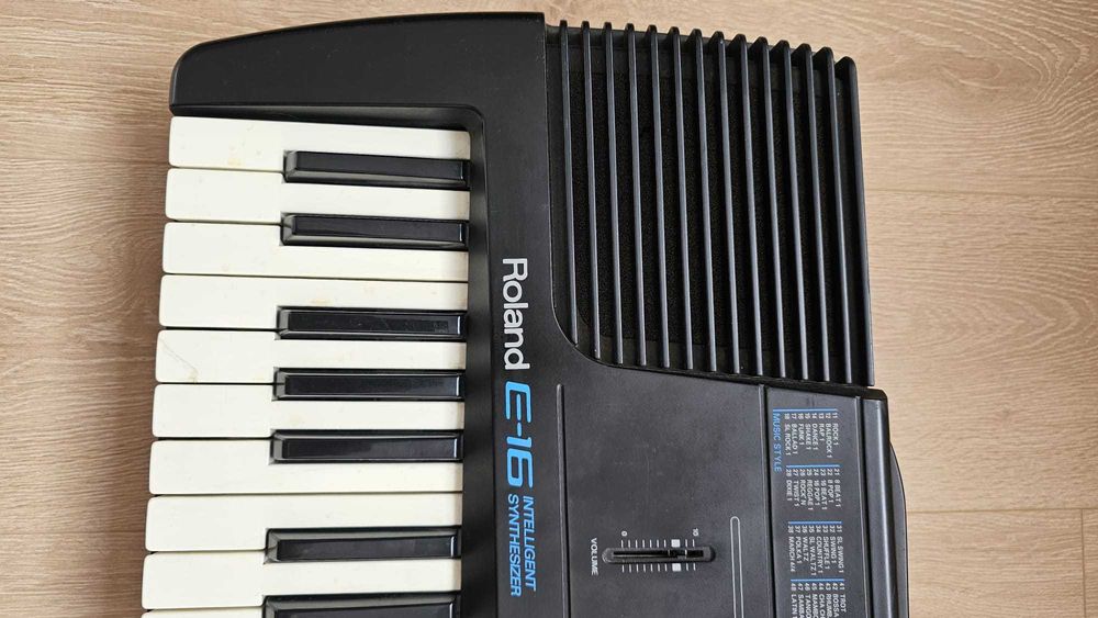Keyboard Roland E-16
