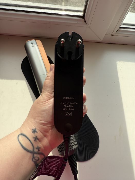 Продам дайсон  Dyson Airstrait б/у