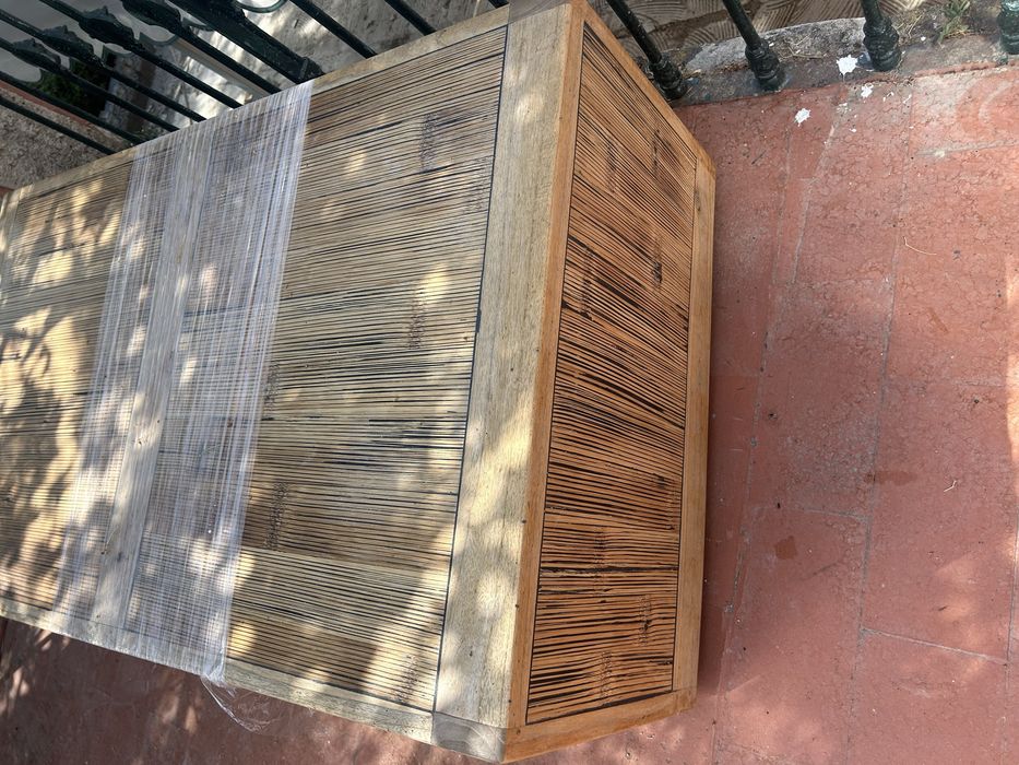 Mesa de centro em madeira maciça