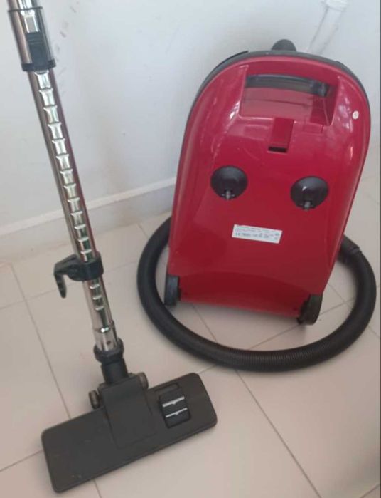 excelente aspirador Hoover Alpina 1400, a funcionar bem