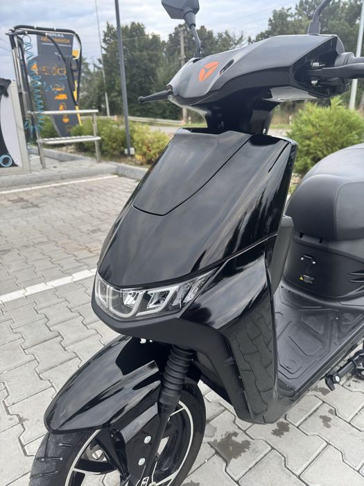 Електроскутер Yadea T9 2025 року