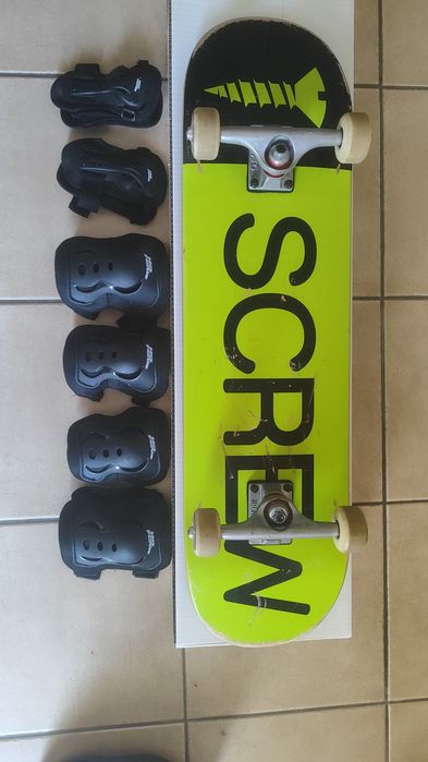 Skate Ericeira Screw Green 8,5" com equipamente de proteção