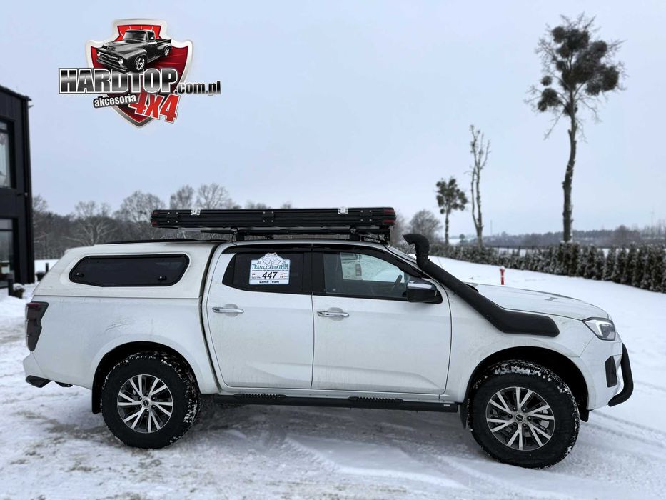 Stopnie boczne z nakładkami plastikowymi Czarne  DC Isuzu D-Max 2020+