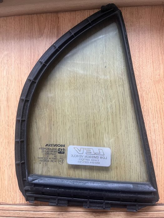 Скло двері задньої лівої Honda Civic