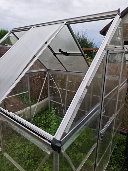 Szklarnia aluminium (uszkodzona) poliwęglan za darmo