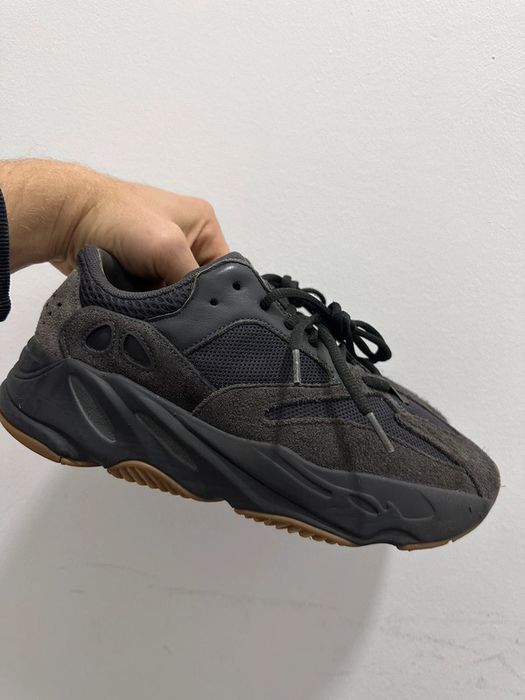 Adidas yeezy boost 700 utility black rozmiar 42