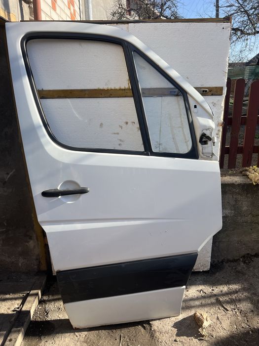 Дверка передня права пасажирська Mercedes Sprinter 906