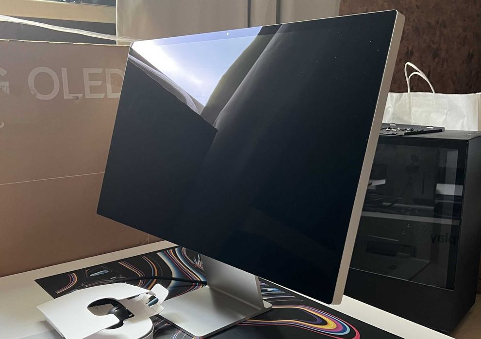 Apple Studio Display Tilt-adjustable stand (Standard glass)