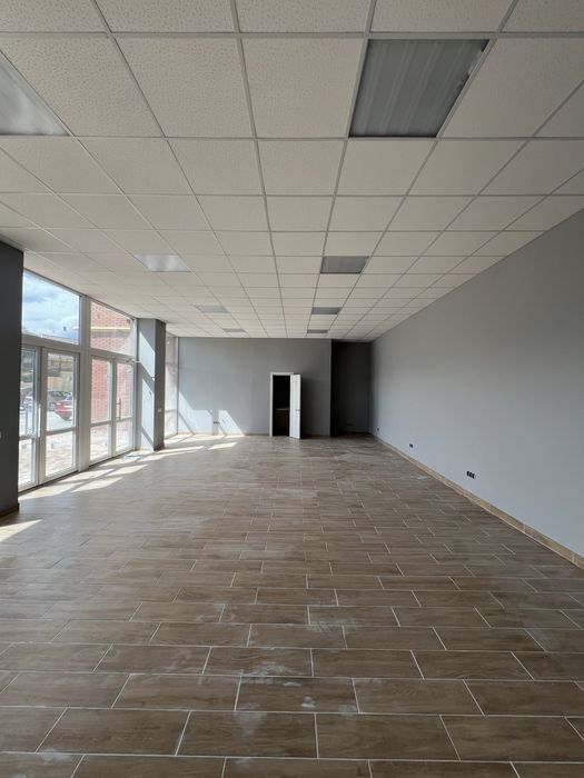 Приміщення в парковій зоні, з ремонтом.