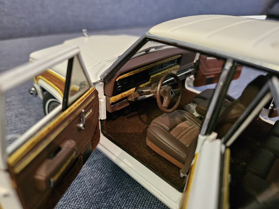 Model Jeep Grand Wagoneer 1/18 Autoart