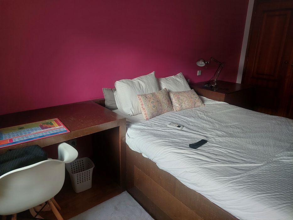 Cama com gavetões secretária e cómoda