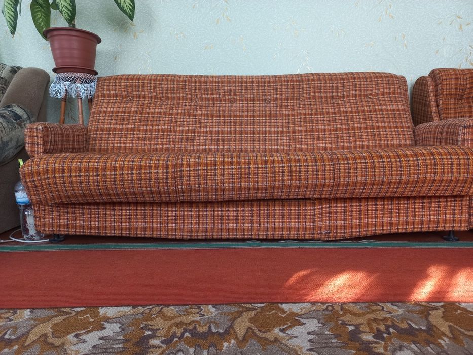 Продам диван с креслом