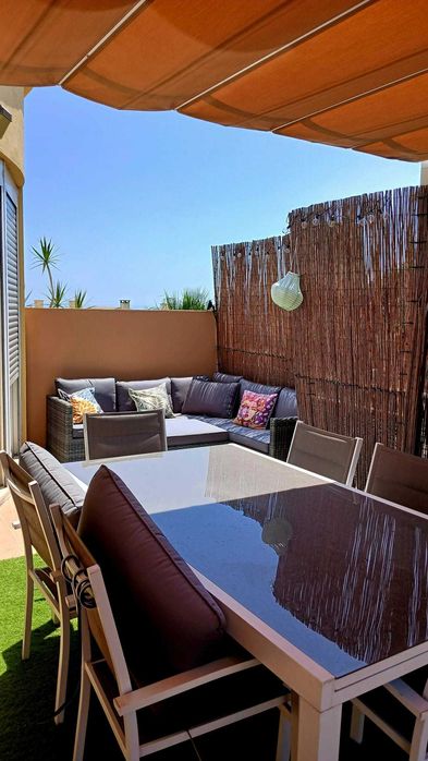 Apartamento T0 convertível em T1 com amplo Terraço Carcavelos
