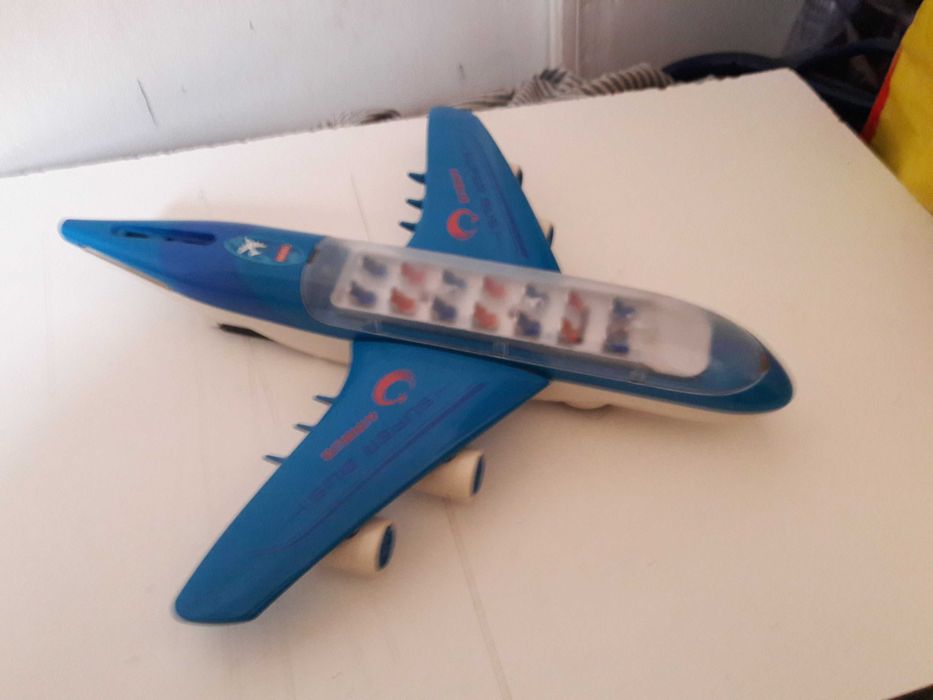 Avião Boeing brinquedo elétrico a funcionar bem