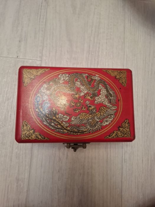 Гра Маджонг у червоній шкіряній коробці 