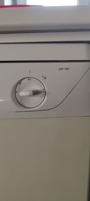 Máquina lavar louça Zanussi ZDF100 usada