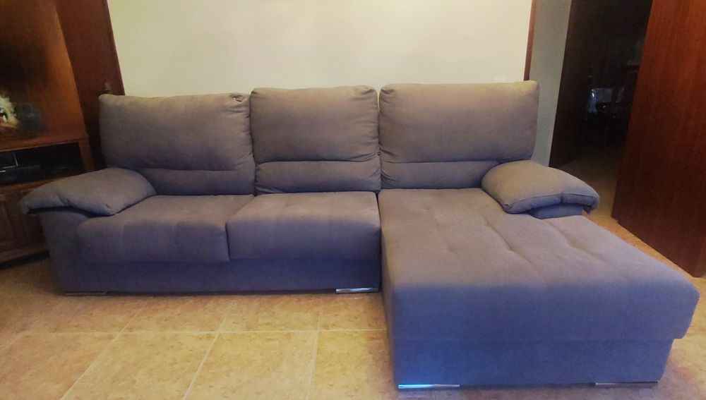 Sofá com chaise longue
