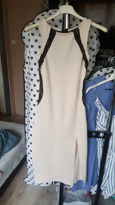 Sukienka maxi nude z koronką