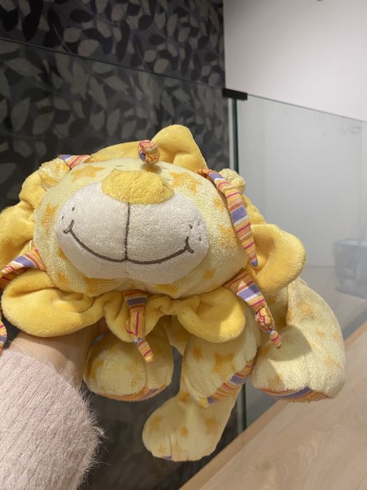 Mięciutki  pluszowy lew grzechotka