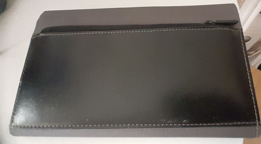 Carteira Amadeus com 23x15 cm - Bom estado