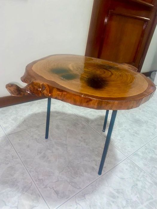 Mesa nova de apoio/centro feita á mão madeira tratada preço negociável