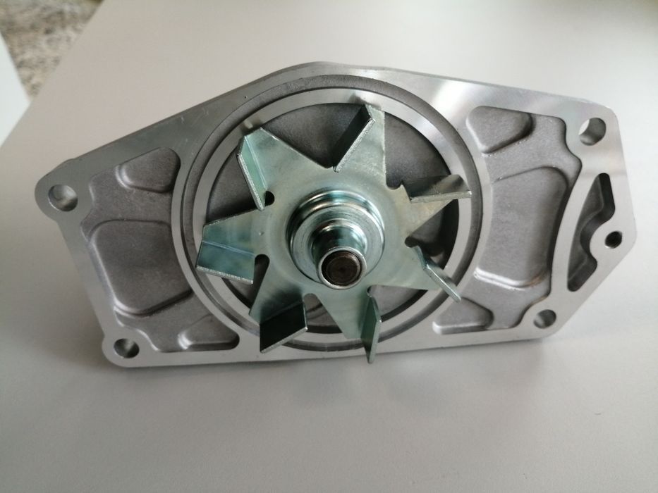 Bomba de água mitsubishi canter/Fuso FE659 FE649 FE84 FE85