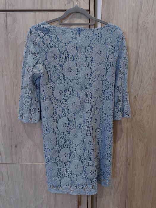 Niebieska sukienka koronkowa S 36