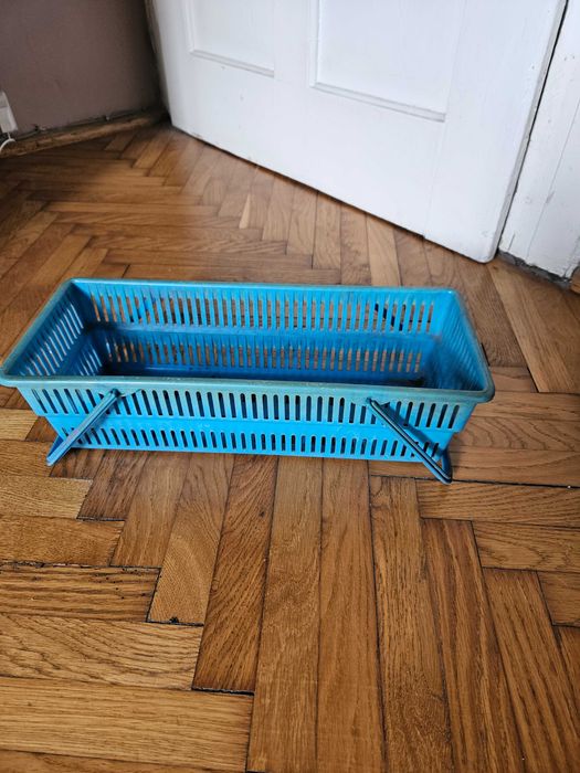 Stara plastikowa kobiałka, koszyk na truskawki PRL