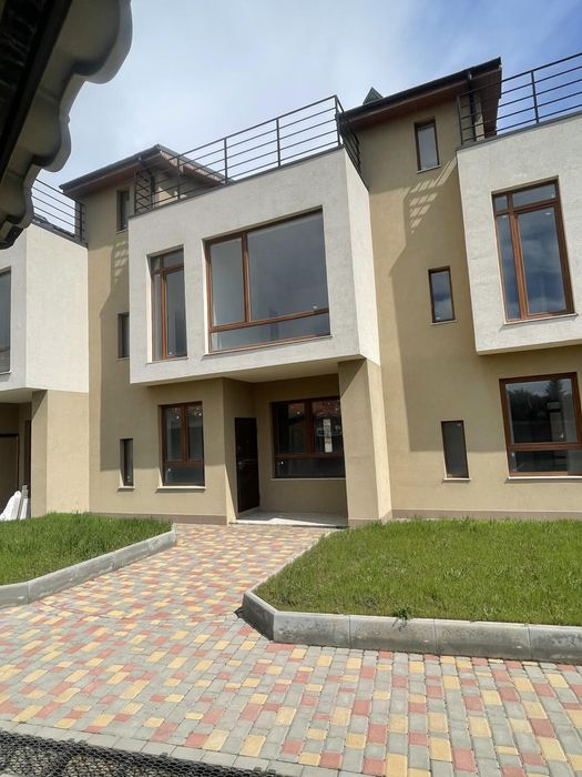 Продам таунхаус в комплексі "Чорноморська Рів'єра" (165-225)