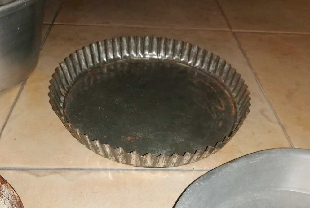 Formas para bolos, alumínio e esmalte,  4 un por 8€