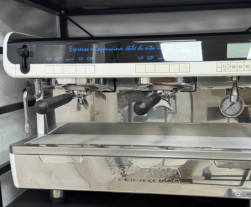 Профессиональная кофемашина Faema Teorema 1500 евро