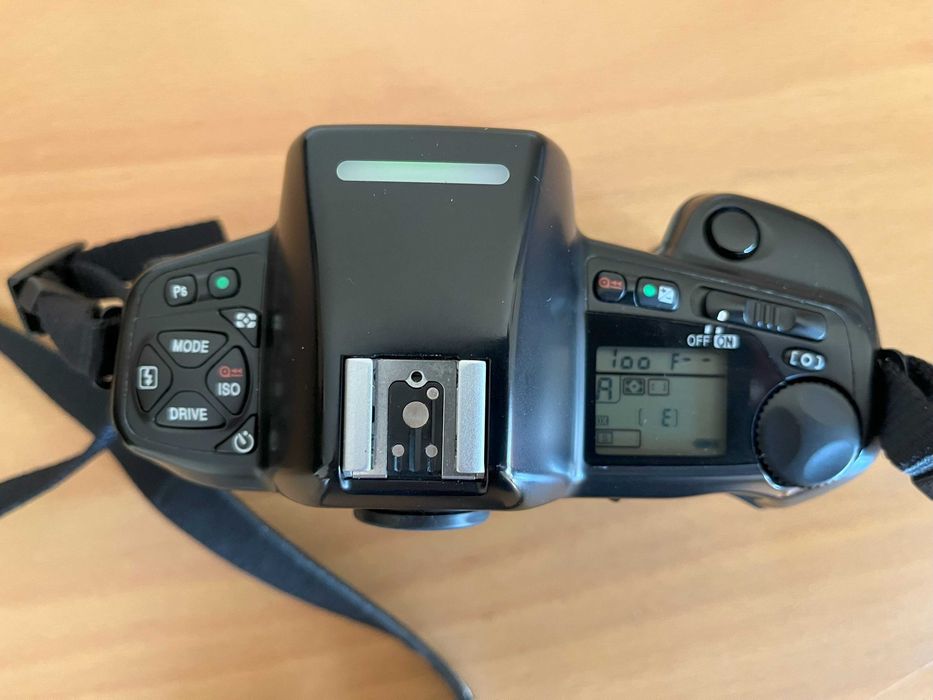 Nikon F90X + Lente Nikon 28-70mm 1:3.5 - 5.5D + saco