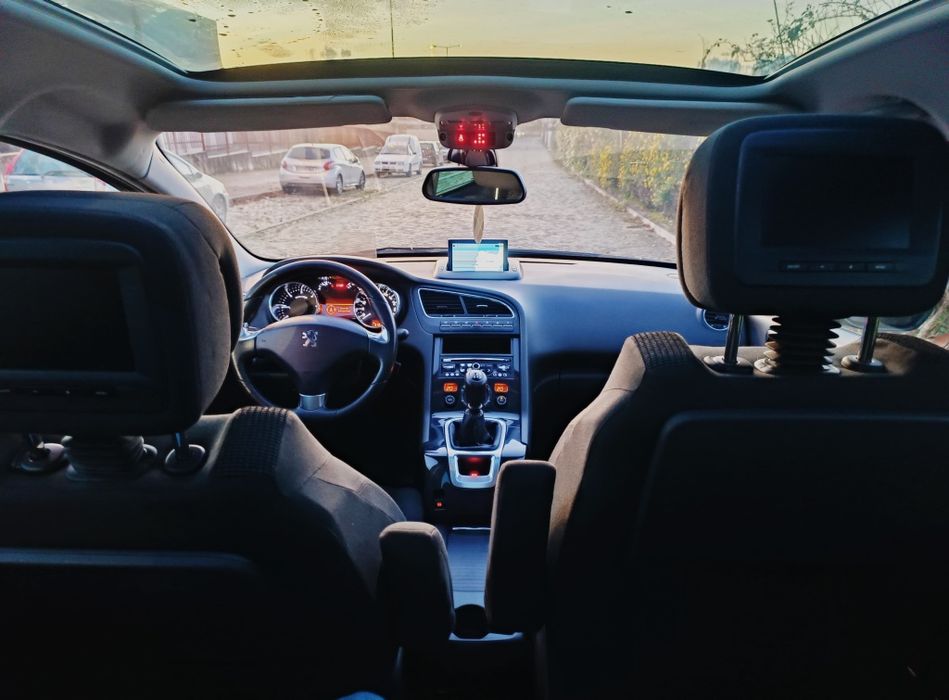 Peugeot 5008 1.6HDI 115CV - 7 Lugares