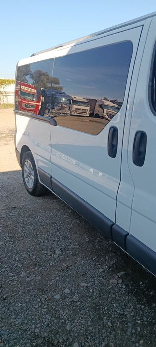 Мікроавтобус Opel Vivaro