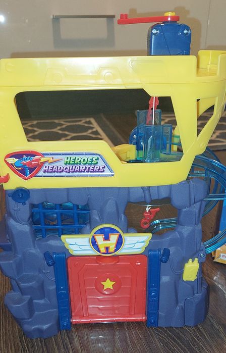 Super things heroses headquarters