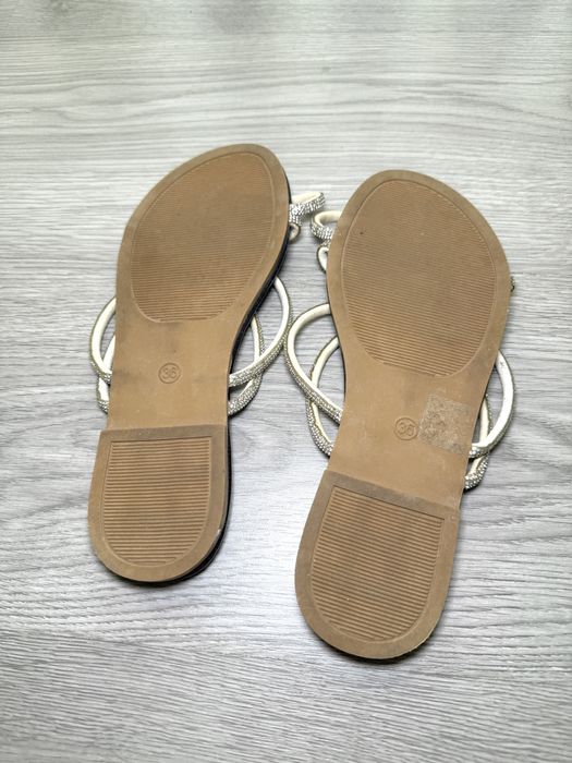 Chinelos rasos c/brilhos