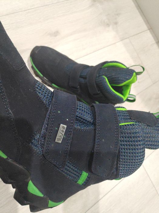 Buty zimowe Bartek roz. 38, nowe