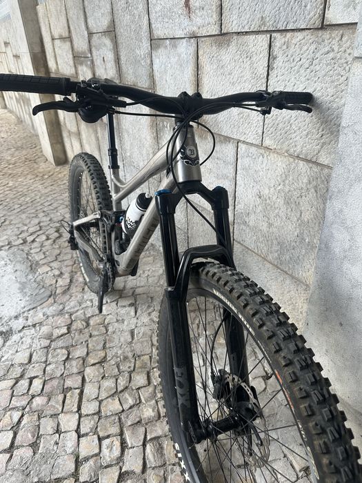 bicicleta de enduro banshee titan