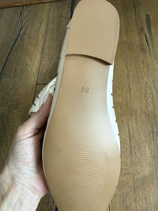 Балетки 39 рр 25 см бежеві