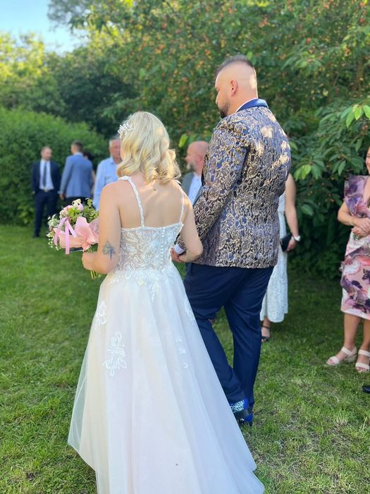 Suknia Ślubna - Bardzo Elegancka