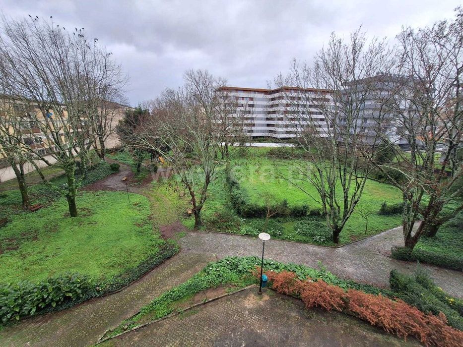 Quarto para Alugar em Apartamento Totalmente Renovado (exclusivo a estudante universitária) – a 4 min do Metro de Francos
