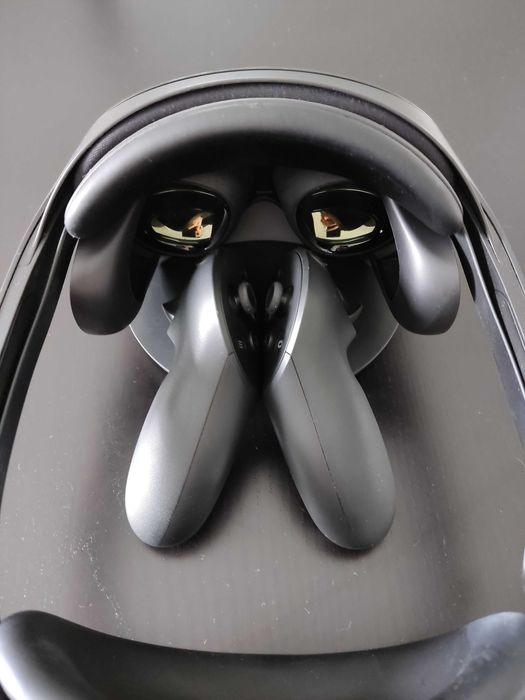 Meta Quest Pro 256GB + Touch Pro | Eye/Face Tracking | Ler descrição