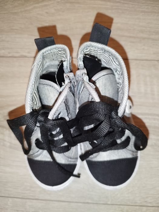 Szare buty dla dziewczynki trampki trzewiki CCC 22